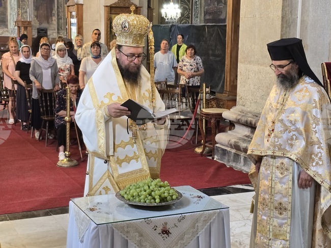 На Преображение Господне сме призвани да насочим ума и сърцето си към непреходното, каза Видинският митрополит Пахомий