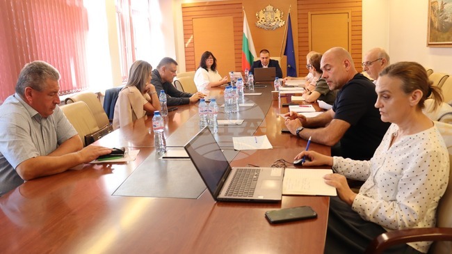 Ще бъде направен анализ на разходите за пробовземане и лабораторните изпитвания на суровото мляко, съобщи зам.-министър Крум Неделков