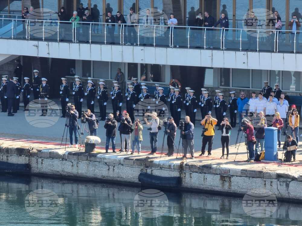 Варна - Церемония по посрещането НИК 421 „Св. св. Кирил и Методий“