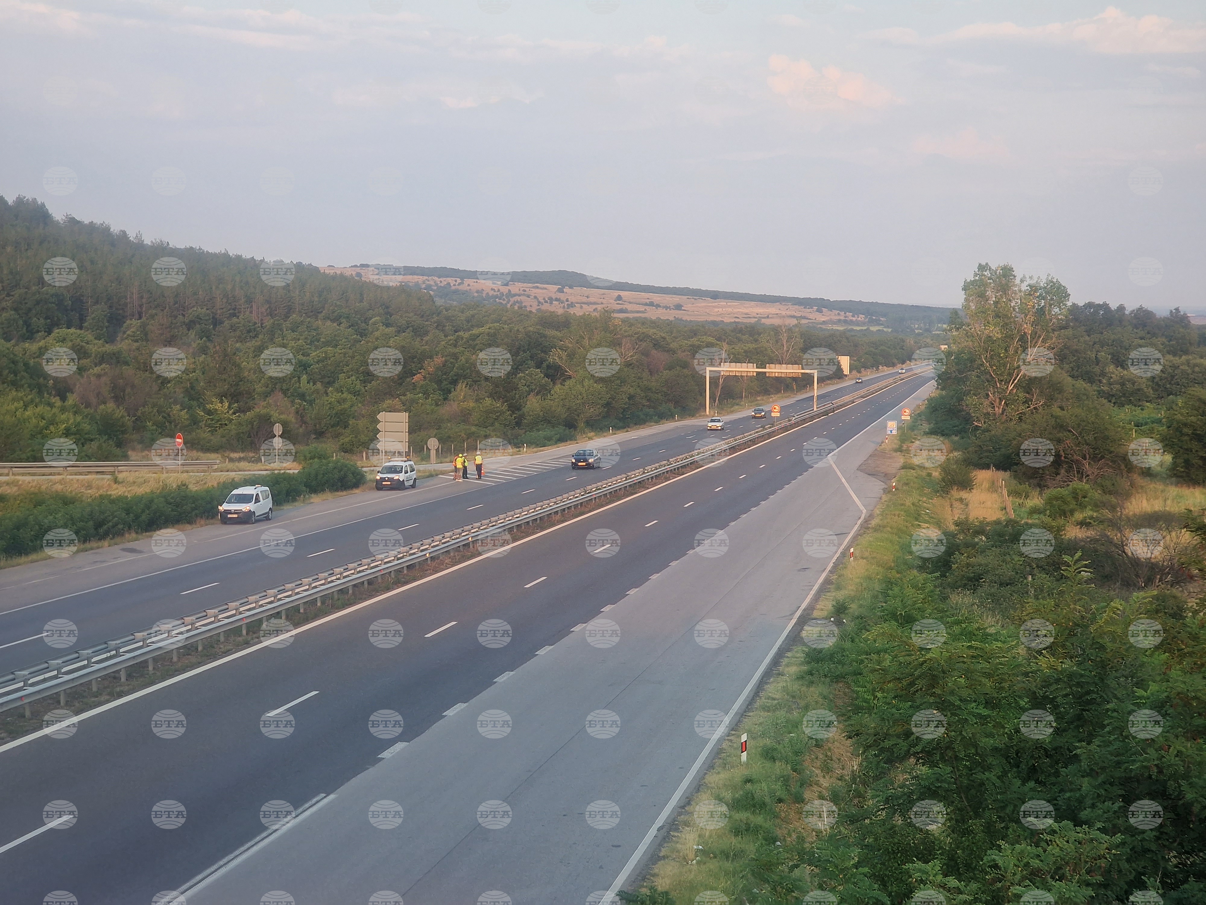 Образувано е досъдебно производство за пожара край АМ "Тракия" в района на 69-и км, съобщиха от полицията