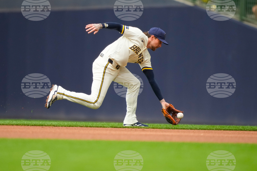 Pirates Brewers Baseball