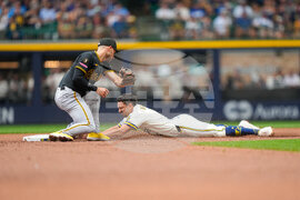 Pirates Brewers Baseball