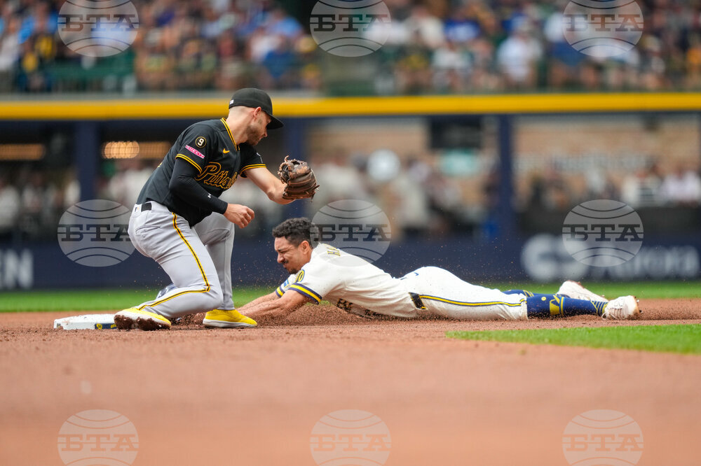 Pirates Brewers Baseball