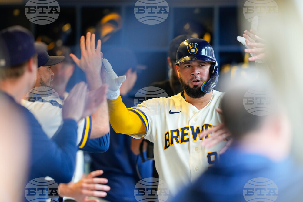 Pirates Brewers Baseball