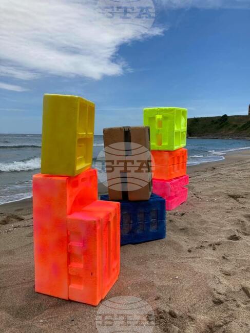 Изложба представя събития, проведени на плаж Корал през последните десет години