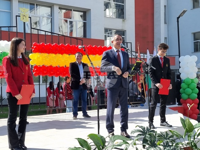 Кърджали - училище - Месец на Испания