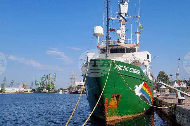 Greenpeace Icebreaker Arctic Sunrise to Dock in Burgas on September 5