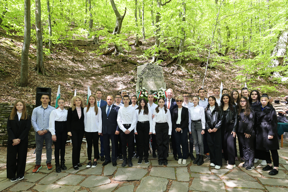 Председателят на Народното събрание Росен Желязков: Длъжни сме да пазим спомена за делегатите на събранието в „Оборище“, защото те вземат тежкото решение за обявяване на всенародно въстание