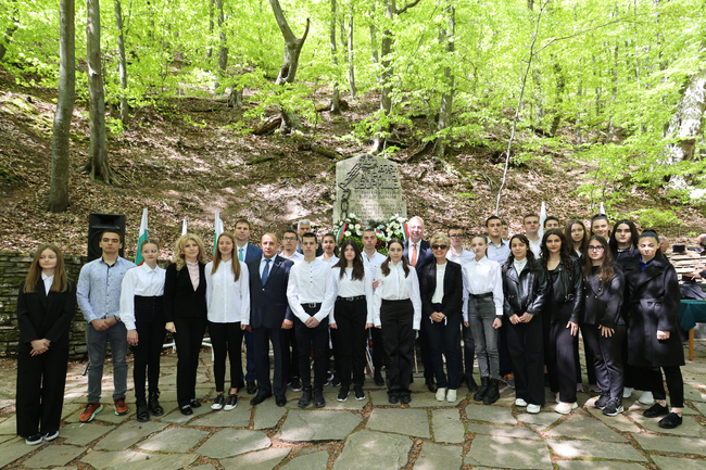 Председателят на Народното събрание Росен Желязков: Длъжни сме да пазим спомена за делегатите на събранието в „Оборище“, защото те вземат тежкото решение за обявяване на всенародно въстание