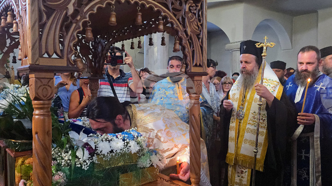 Чудотворната Хавайска мироточива икона на Пресвета Богородица беше посрещната в храма „Успение Богородично“ в Петрич 