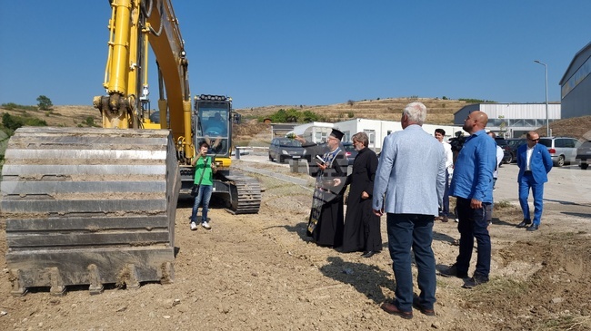 Започна изграждането на депо за неопасни битови отпадъци в землищата на дупнишките села Джерман и Грамаде