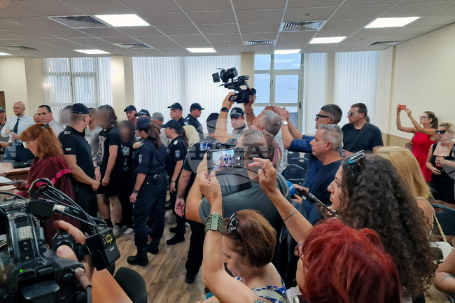 Младежите, обвинени за убийството на мъж на Младежкия хълм в Пловдив, остават в ареста, реши Окръжният съд 