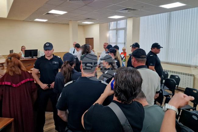 Двете момичета от петимата обвинени за убийството на Младежкия хълм в Пловдив ще обжалват мерките си за неотклонение