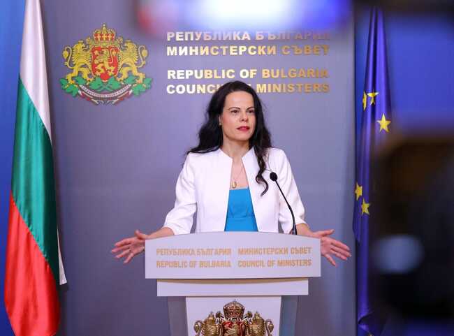 Министър Ивкова: Страхът от промяната не е излекувал нито един пациент