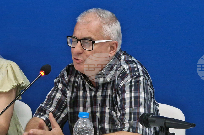 Пенчо Славейков е пример за силата на духа и начина да превърнеш трудностите в стимул, смята поетът Дачо Господинов