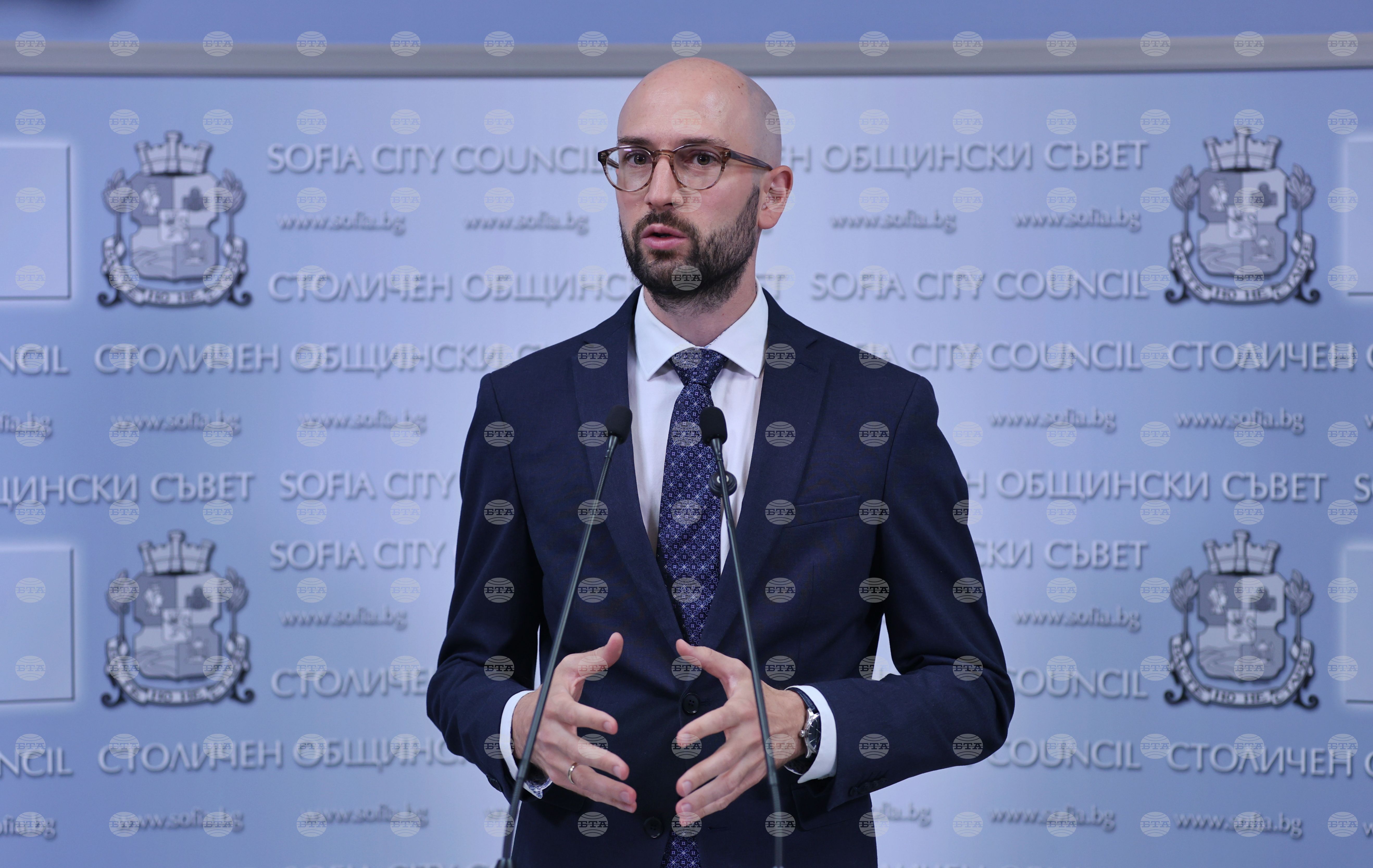 Столична община планира да купи 200 нови автобуса, 75 тролея, 20 трамвая и 50 електробуса, както и обновяване на 20 булеварда, каза Георги Клисурски