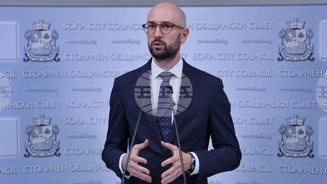 Столична община планира да купи 200 нови автобуса, 75 тролея, 20 трамвая и 50 електробуса, както и обновяване на 20 булеварда, каза Георги Клисурски
