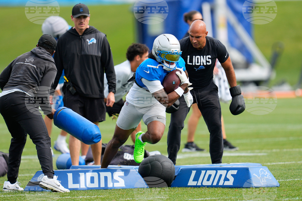 Lions Camp Football