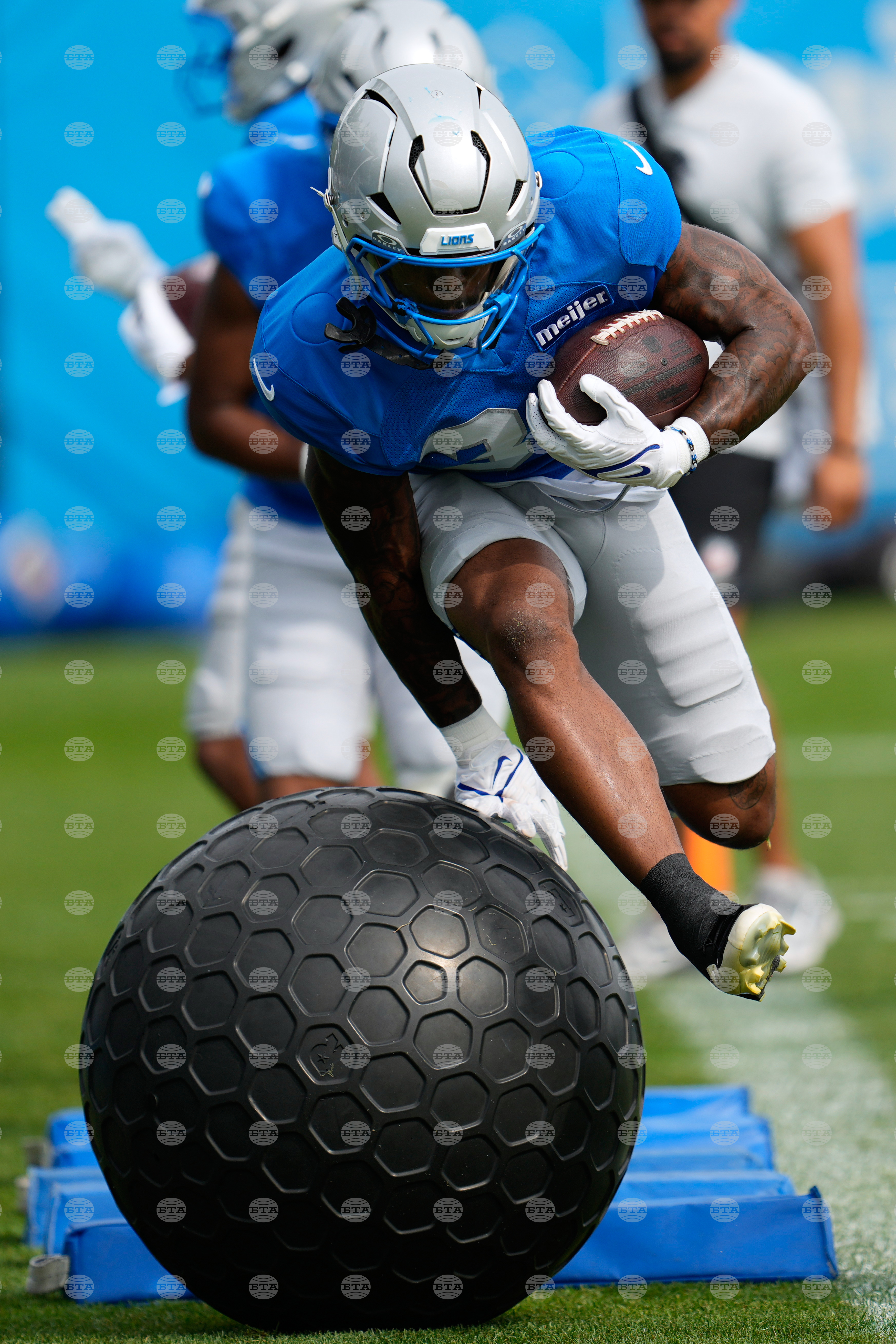Lions Camp Football