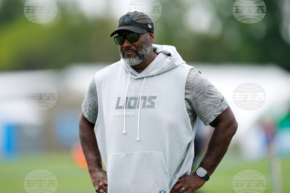 Lions Camp Football