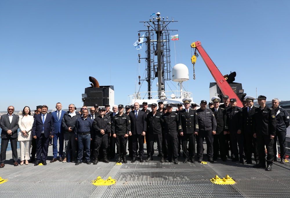 Министърът на отбраната Димитър Стоянов: Практическият опит от плаването на кораб „Св. Св. Кирил и Методий“ е много ценен за Българската армия