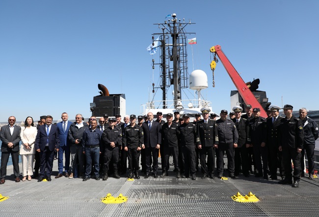 Министърът на отбраната Димитър Стоянов: Практическият опит от плаването на кораб „Св. Св. Кирил и Методий“ е много ценен за Българската армия