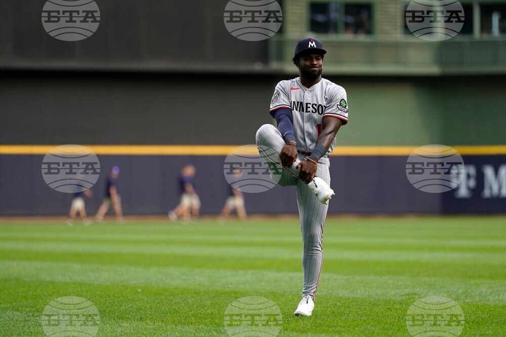 Twins Brewers Baseball