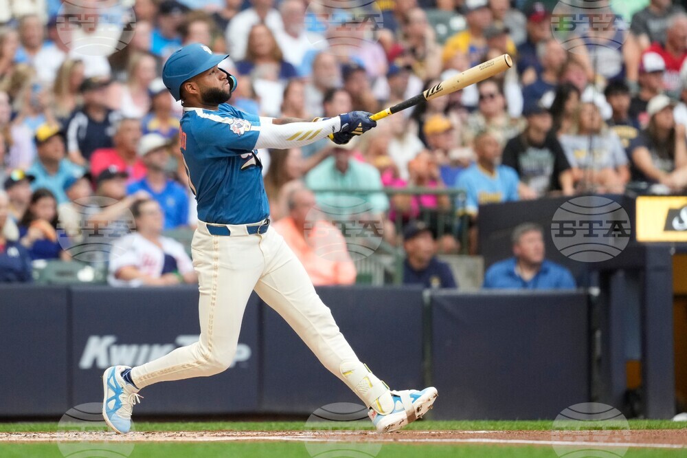 Twins Brewers Baseball