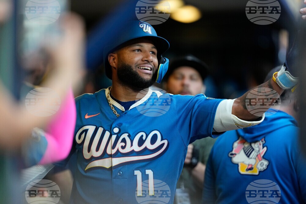 Twins Brewers Baseball