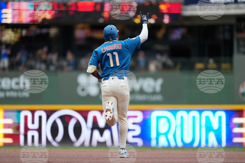 Twins Brewers Baseball