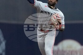 Twins Brewers Baseball