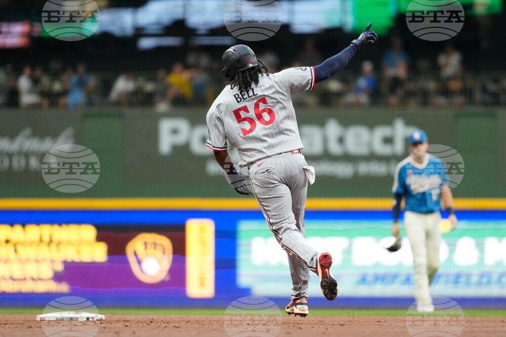 Twins Brewers Baseball