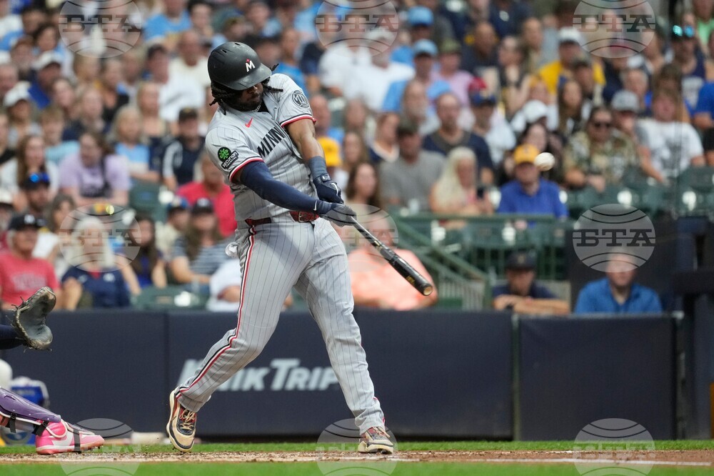 Twins Brewers Baseball
