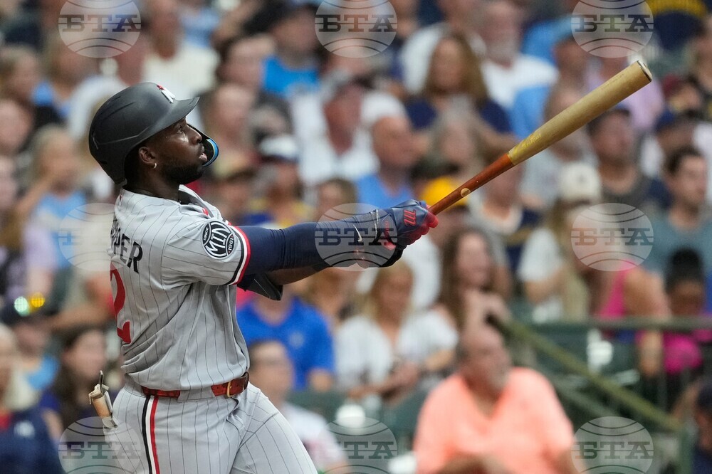 Twins Brewers Baseball