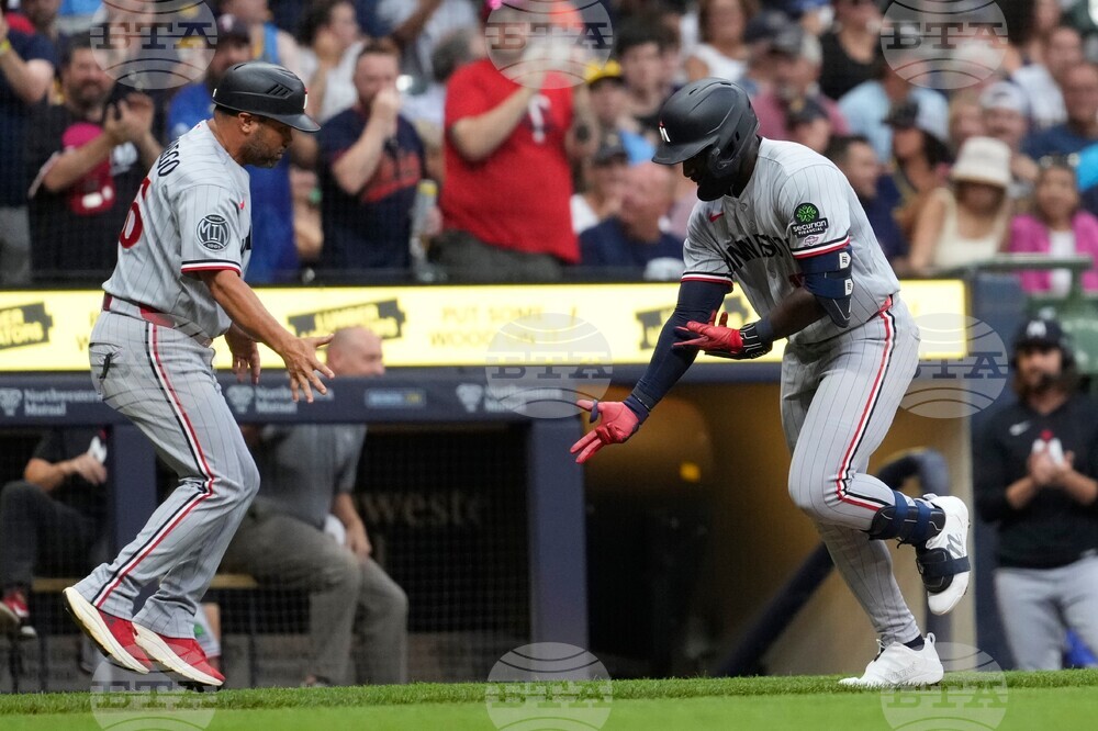 Twins Brewers Baseball