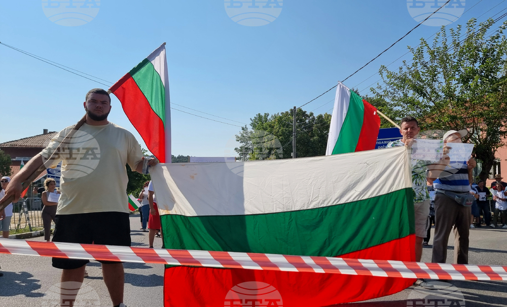 Село Жълти бряг - фотоволтаици - протест