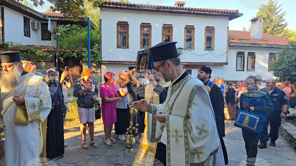 Благоевград - Хавайска мироточива Иверска икона на Пресвета Богородица - посрещане