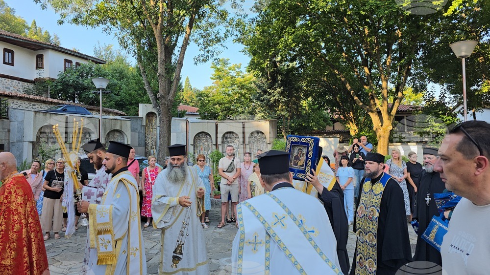 Благоевград - Хавайска мироточива Иверска икона на Пресвета Богородица - посрещане