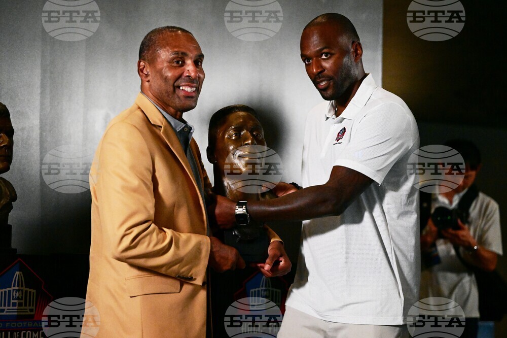 CORRECTION Hall of Fame Football