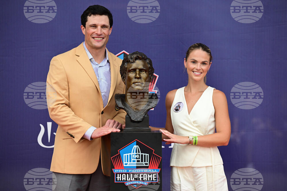 CORRECTION Hall of Fame Football