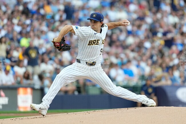 Twins Brewers Baseball