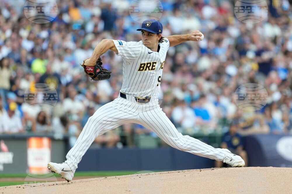 Twins Brewers Baseball