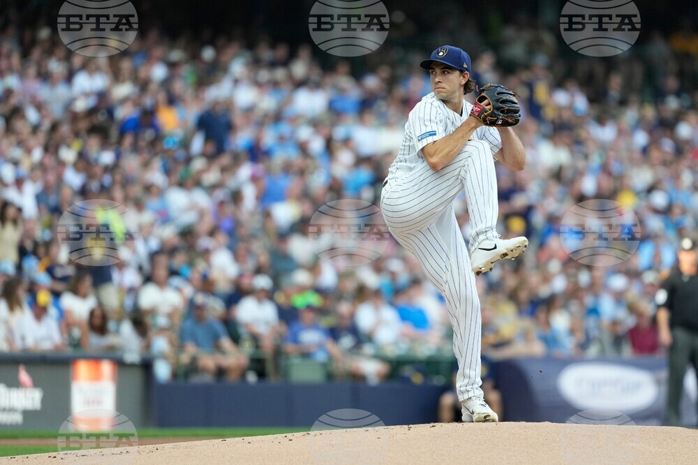 Twins Brewers Baseball