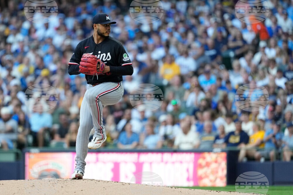 Twins Brewers Baseball