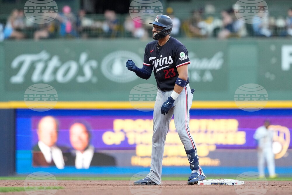 Twins Brewers Baseball
