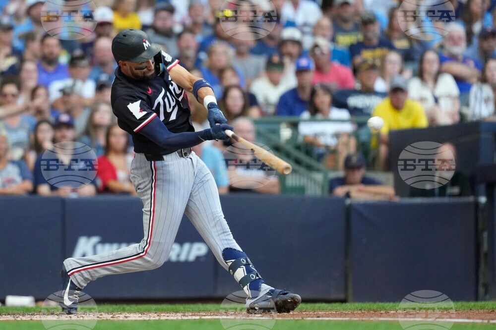 Twins Brewers Baseball