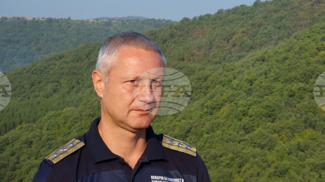 Ситуацията с пожара при бобошевското село Висока могила е по-спокойна за момента, съобщи старши комисар Светослав Георгиев 