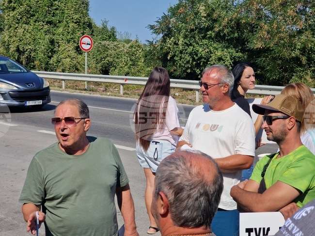На среща с протестиращи областният управител на Търговище заяви, че се работи за изграждане на кръгово кръстовище при Момина чешма 