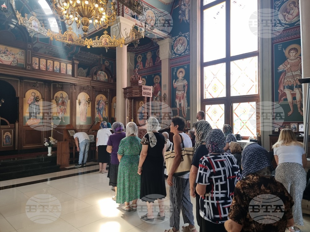 Ямбол - храм „Успение на Пресвета Богородица“ - литургия