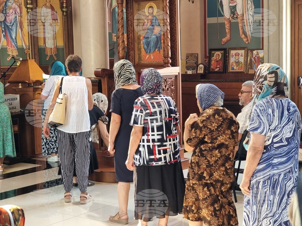 Ямбол - храм „Успение на Пресвета Богородица“ - литургия